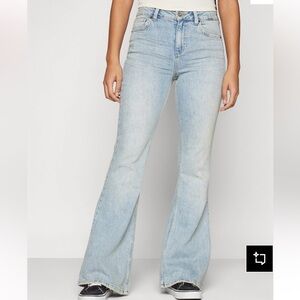 New BDG Urban Outfitters Mid Rise Flare Jeans denim light wash  28X32